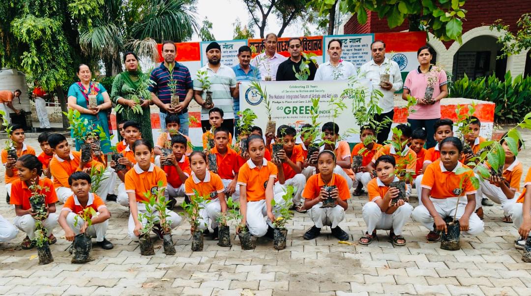 151 पौधे रोपित करके निफा शाखा इंद्री ने गो ग्रीन इंडिया अभियान की शुरुआत की